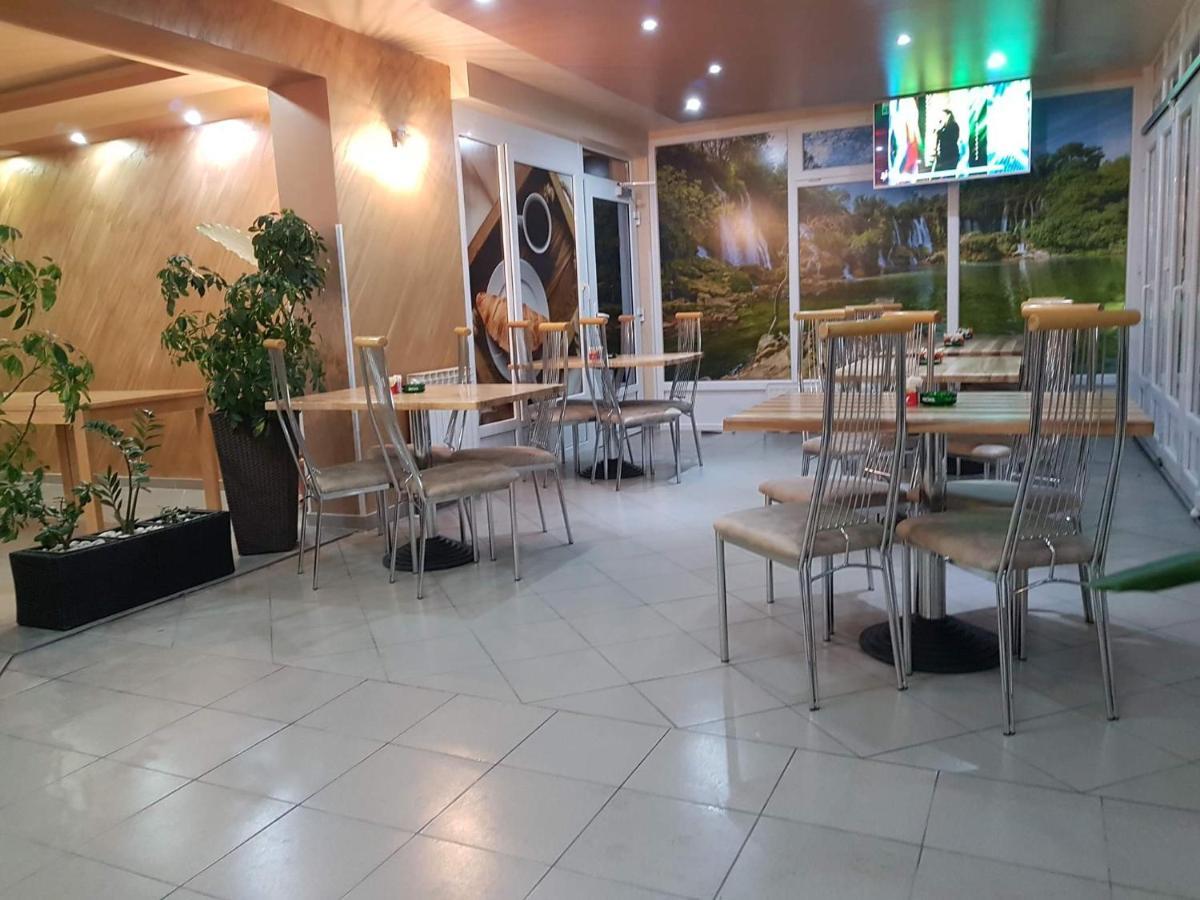 Motel Genex-M บูโกลโน ภายนอก รูปภาพ