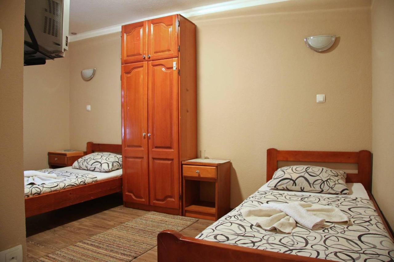 Motel Genex-M บูโกลโน ภายนอก รูปภาพ